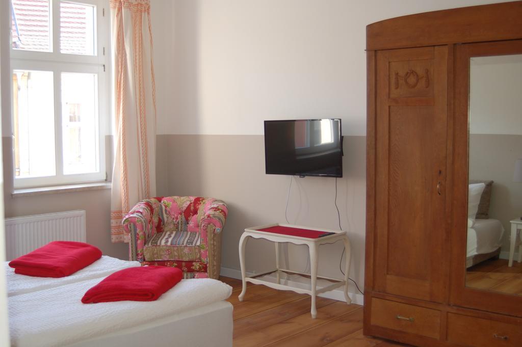 Schloss-Und Seeblick Apartment ไรน์สแบร์ก ภายนอก รูปภาพ