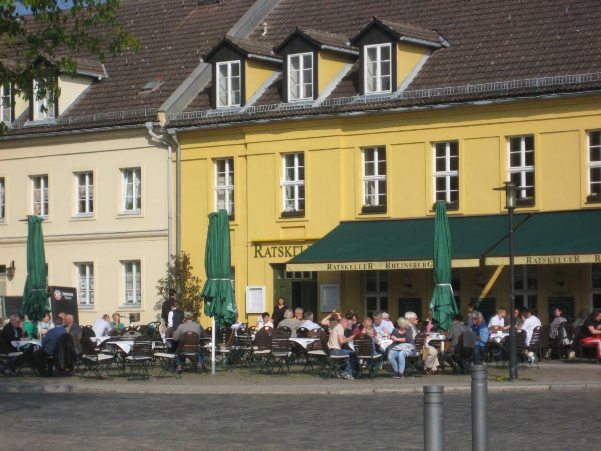Schloss-Und Seeblick Apartment ไรน์สแบร์ก ภายนอก รูปภาพ